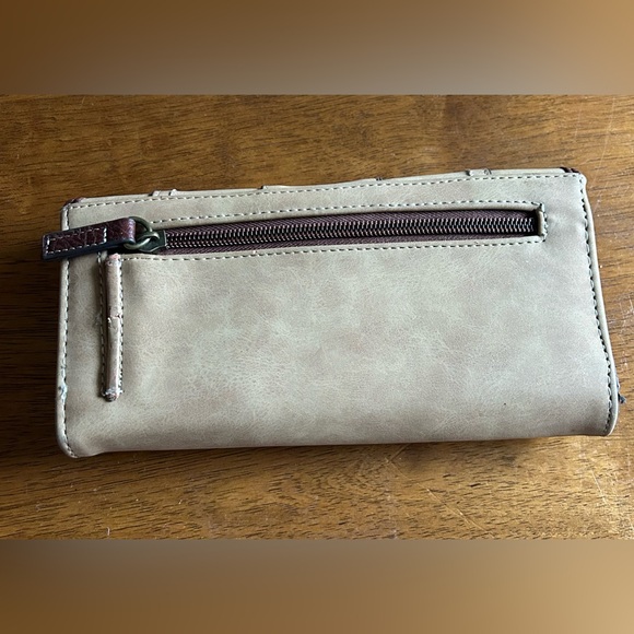 b.ø.c Cøncept Large tri-fold wallet GUC - Picture 6 of 11